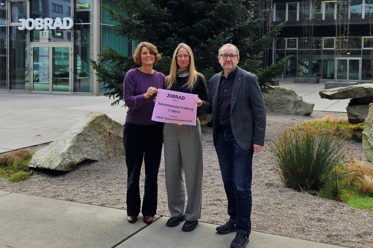 Spendenübergabe von JobRad an die Bahnhofsmission Freiburg